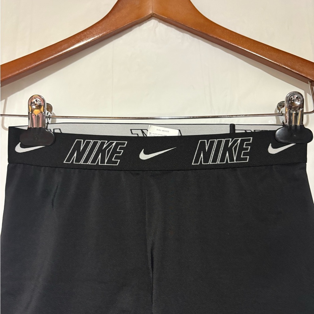 Nike Black Performance Athletic Shorts - Picture 3 of 6